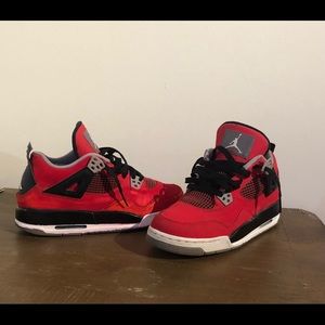 Jordan 4 toro bravo